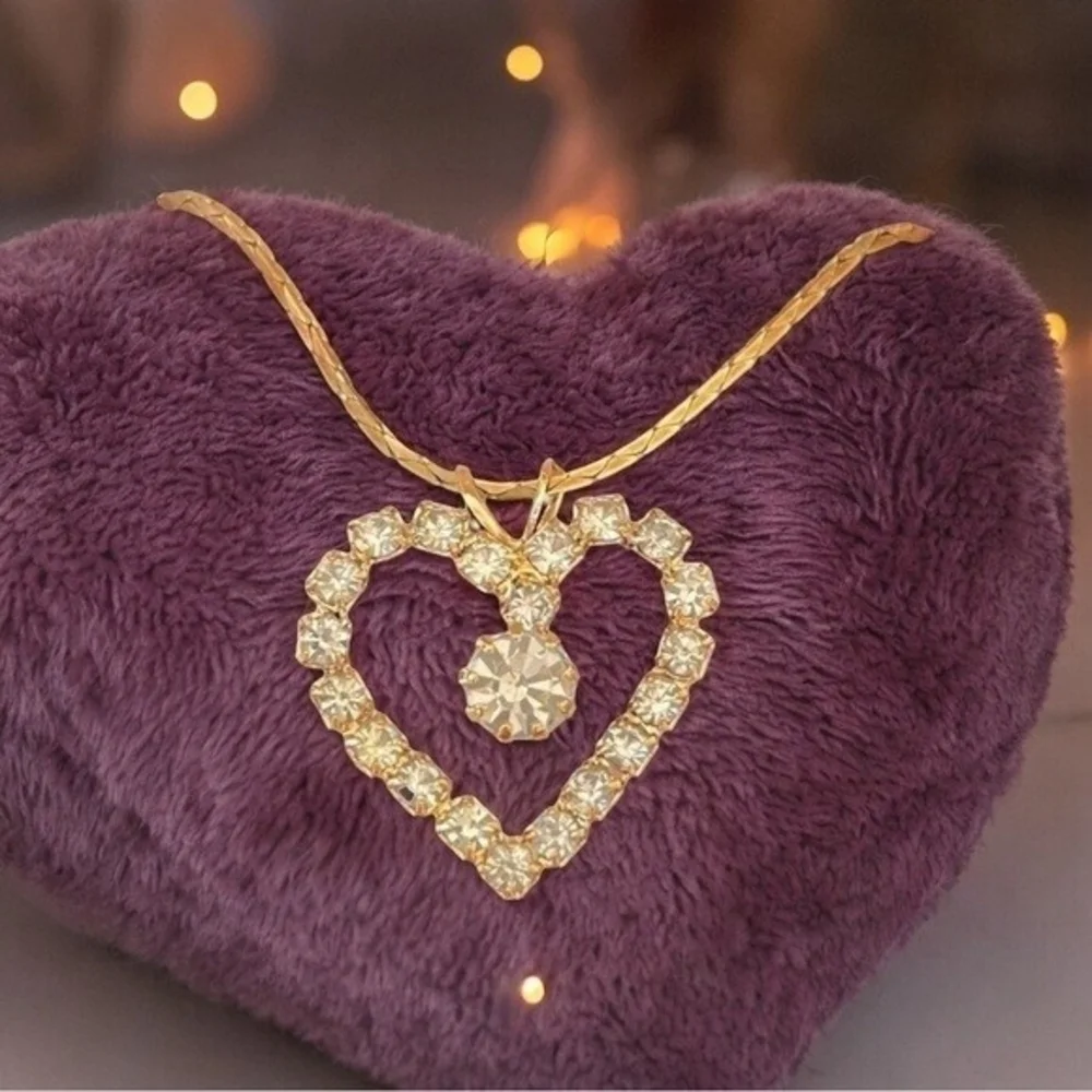 Vintage 14K Gold Plated White Crystal Heart Pendant Chain Necklace NIB